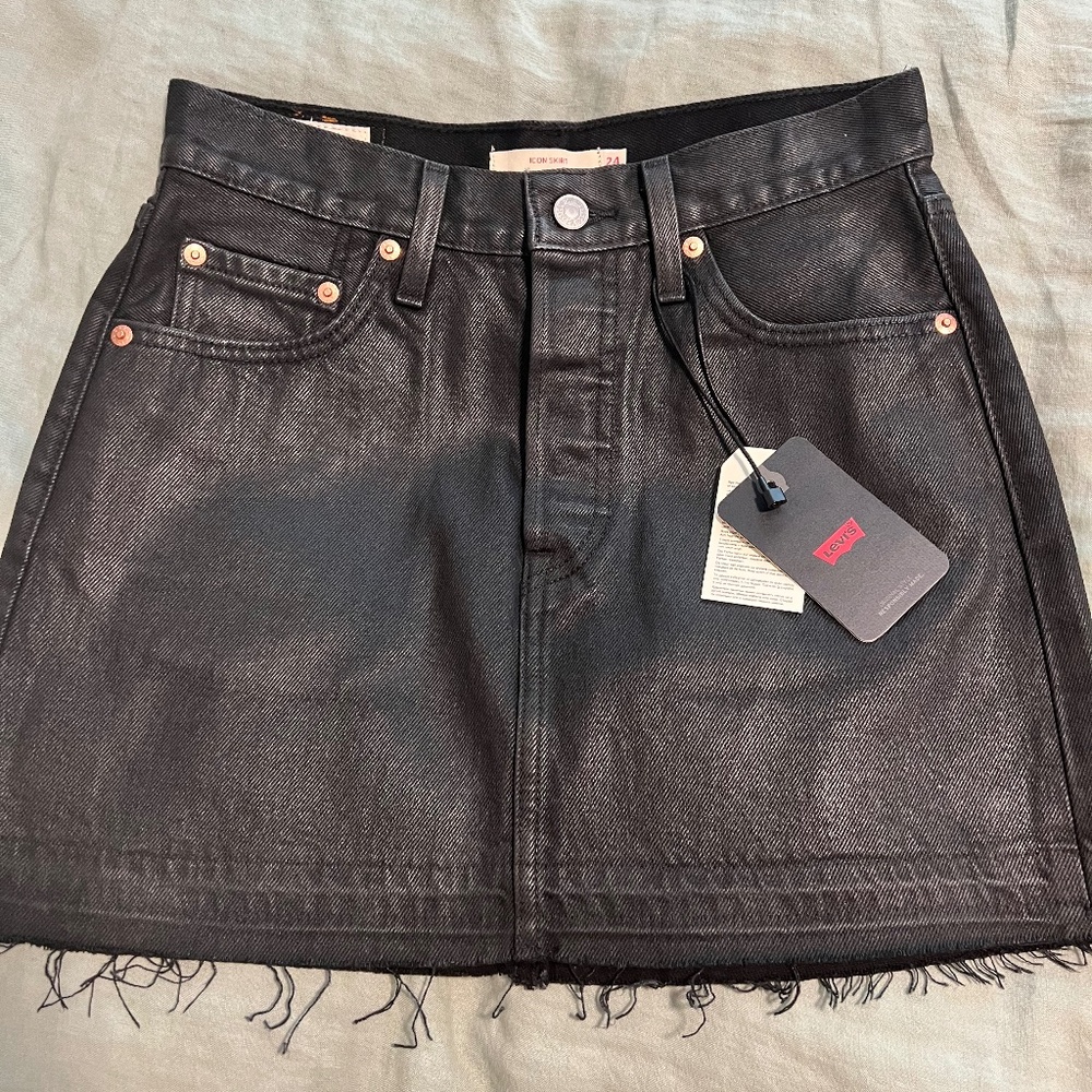Levi’s Icon Coated Black Skirt